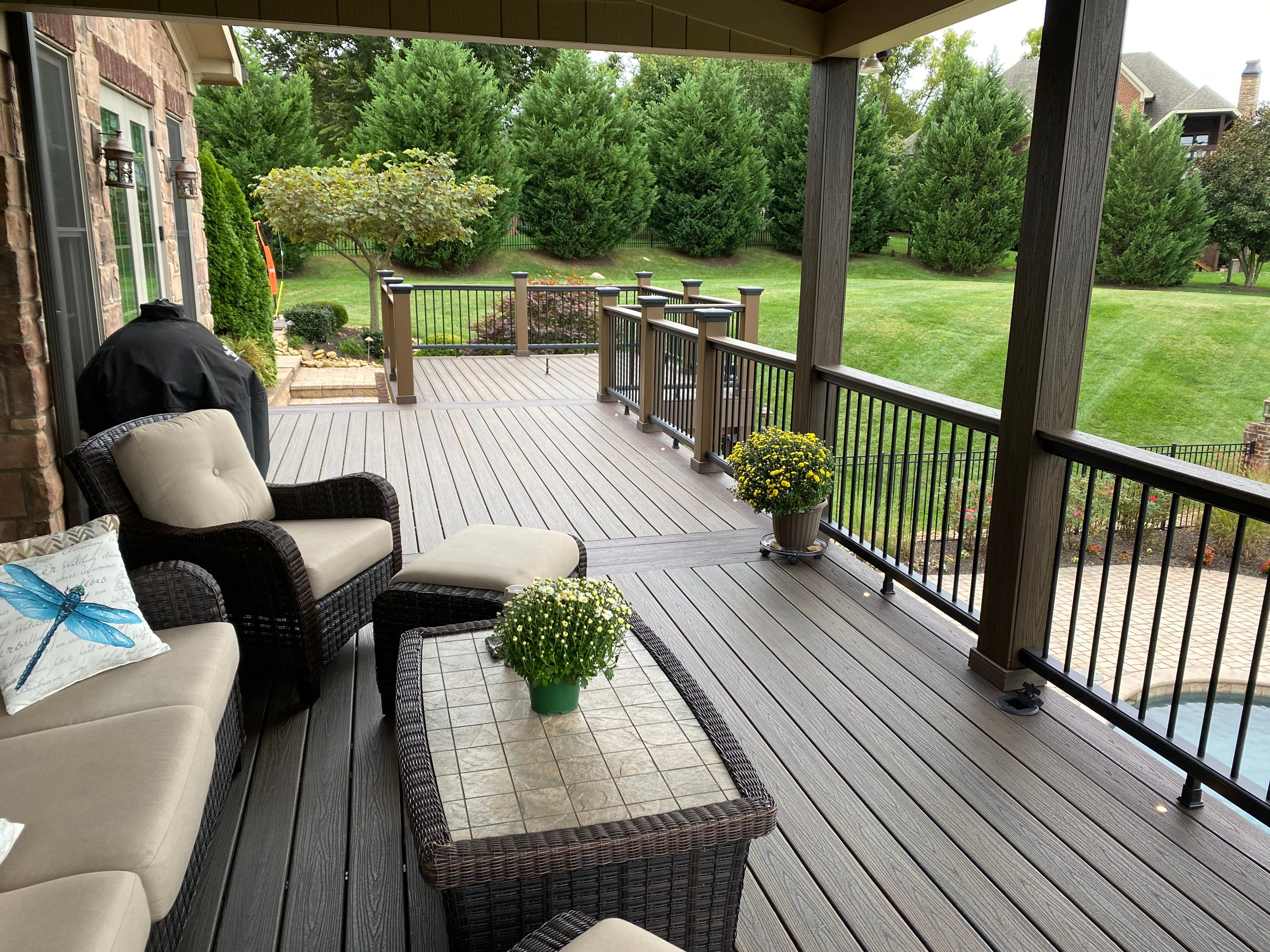 Alternate side view of Jefferson multi-level composite deck
