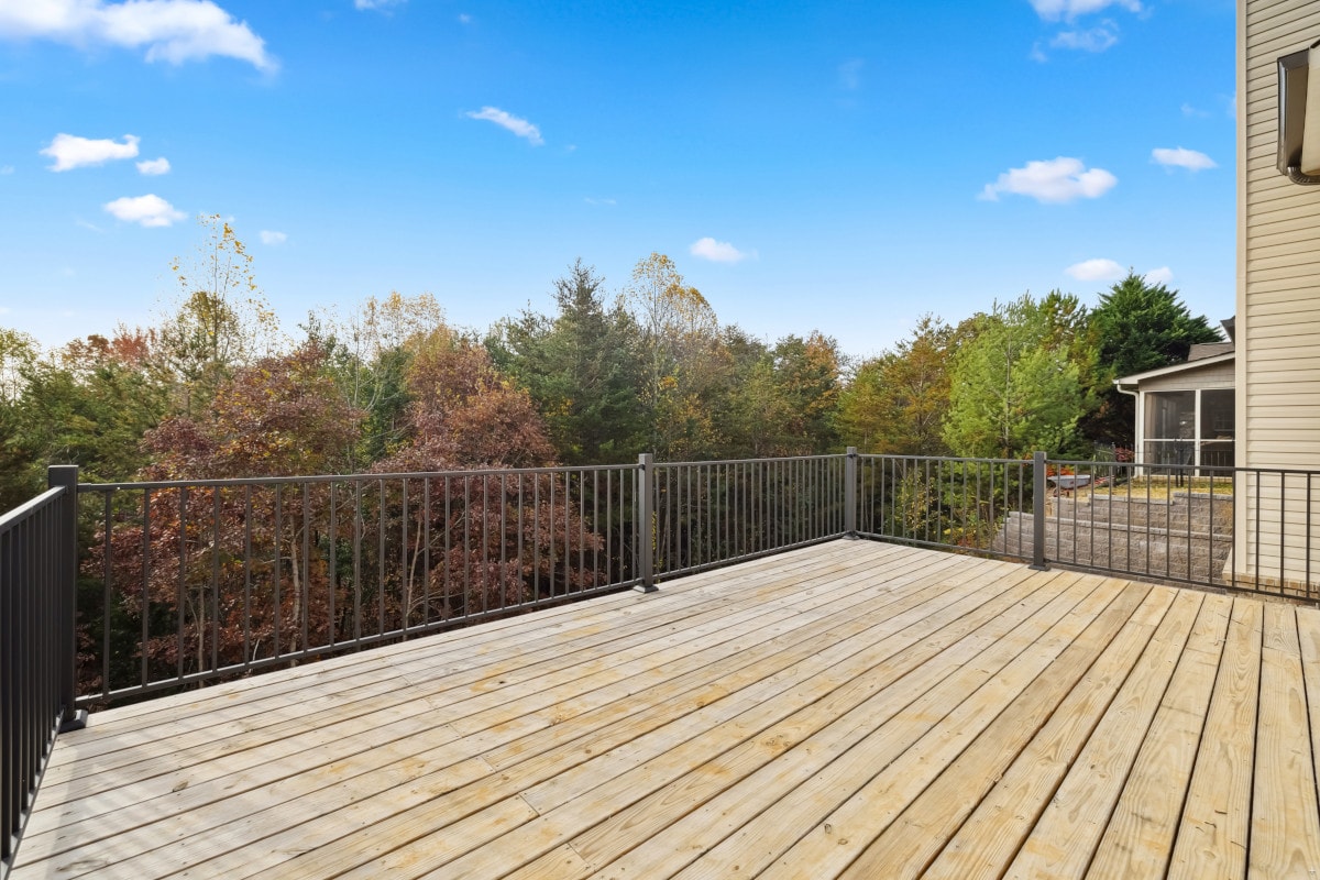 Custom deck project in Oak Ridge, TN by Volunteer Decks