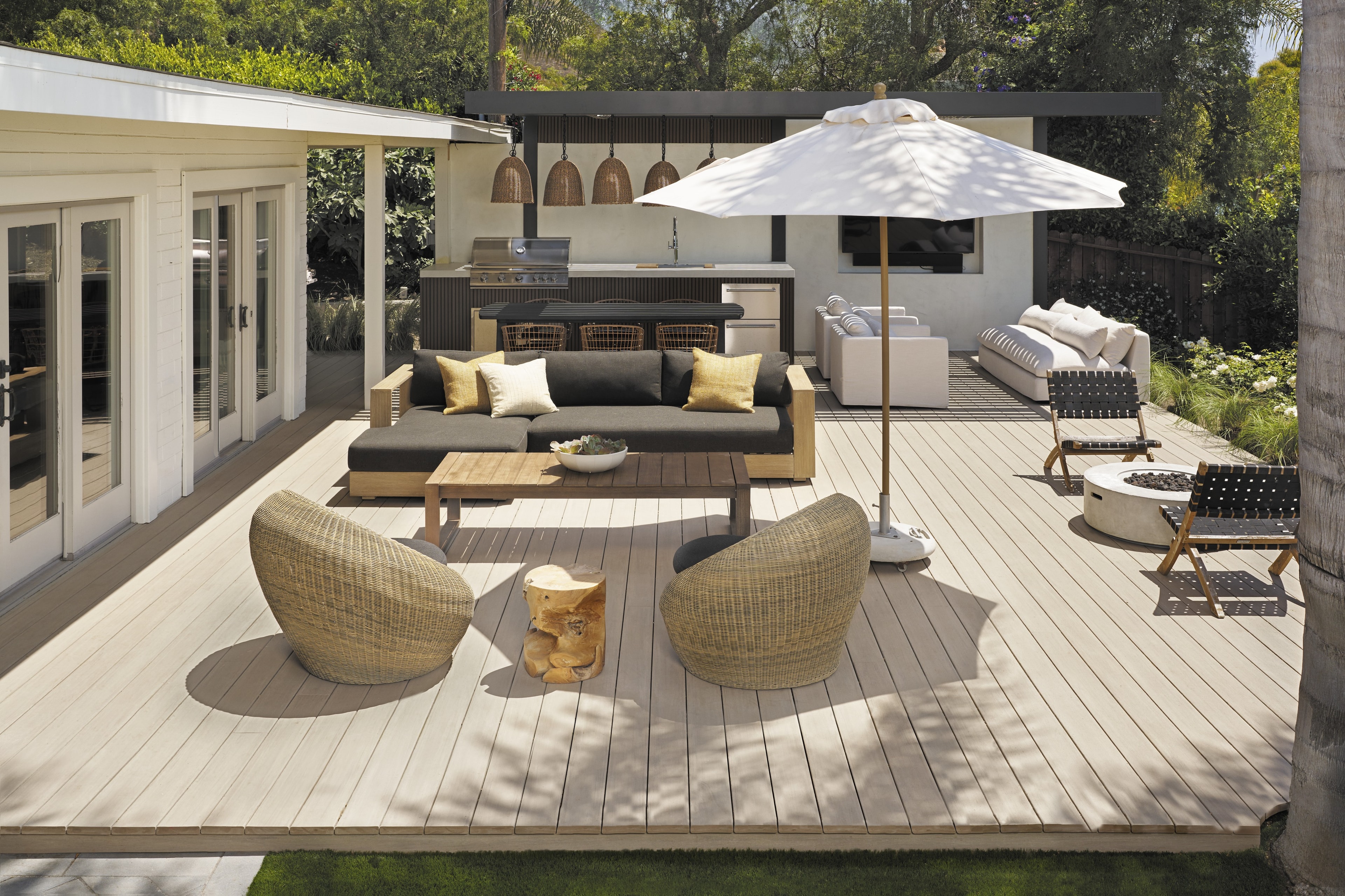 TimberTech Landmark French White Oak APVC decking hero shot