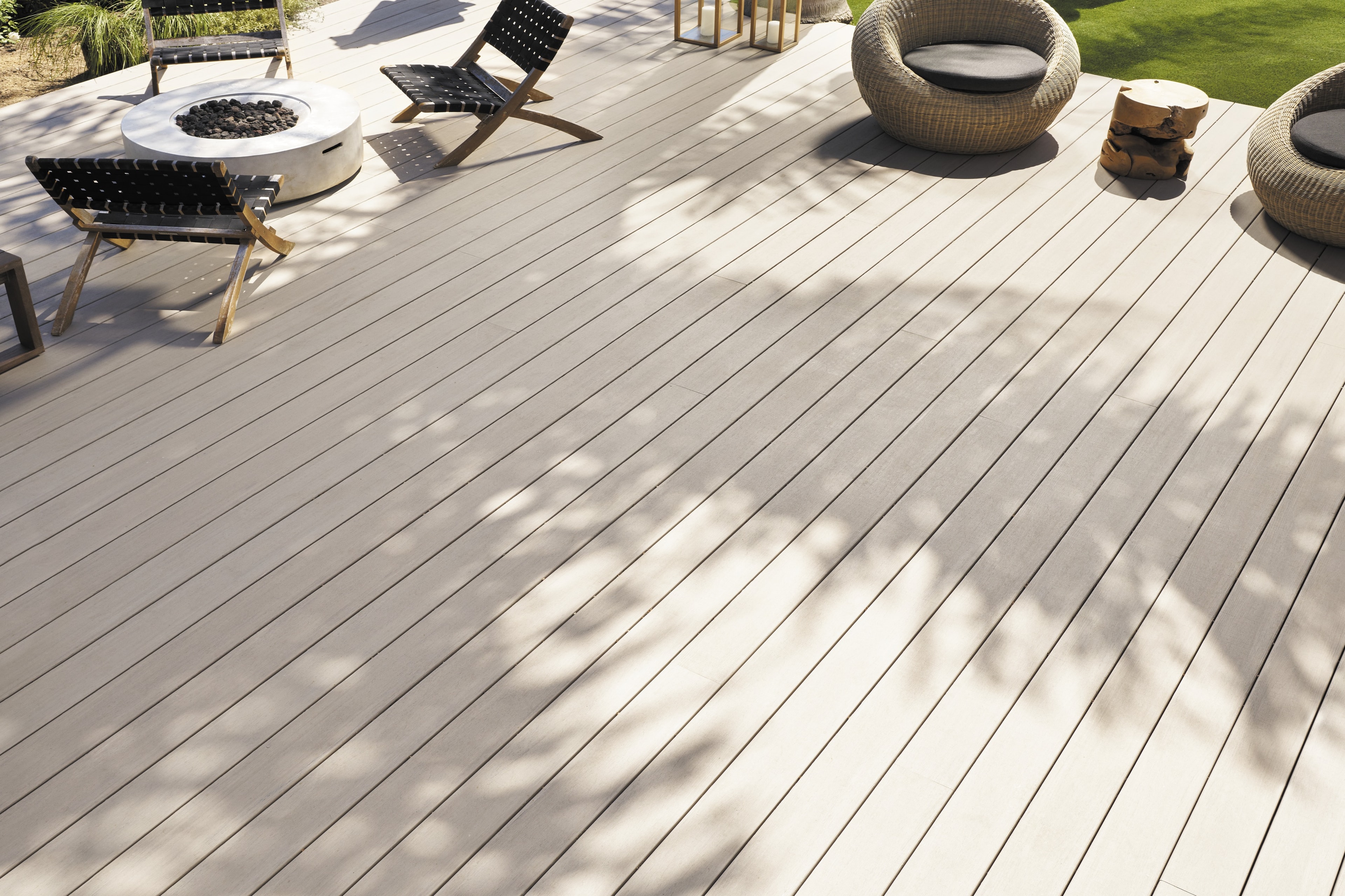 TimberTech Landmark French White Oak deck with outdoor living space
